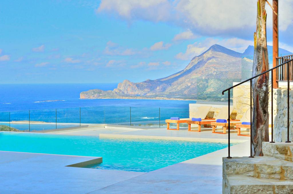 Holiways Luxury villas & private experiences at Crete