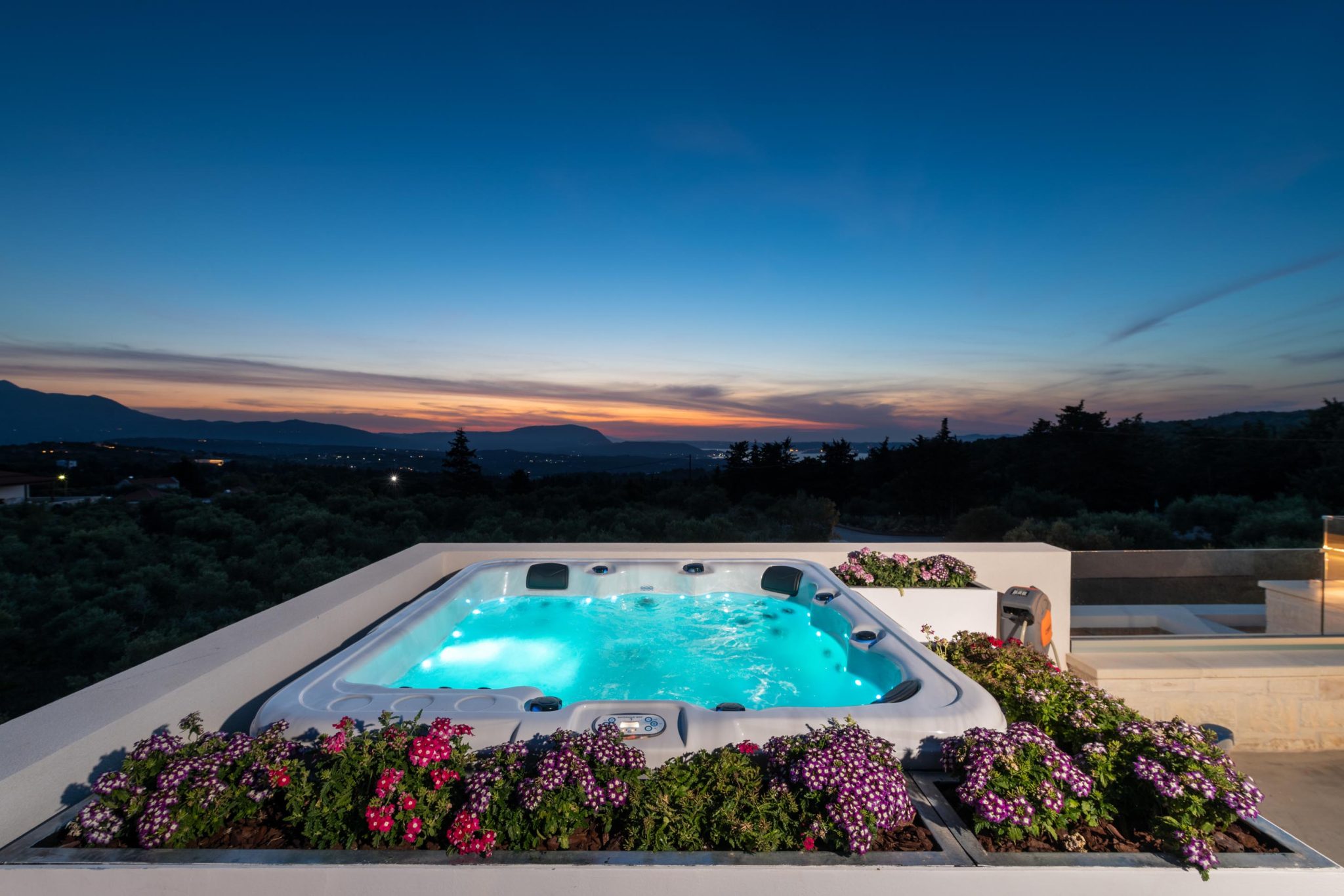 villas with hot tubs