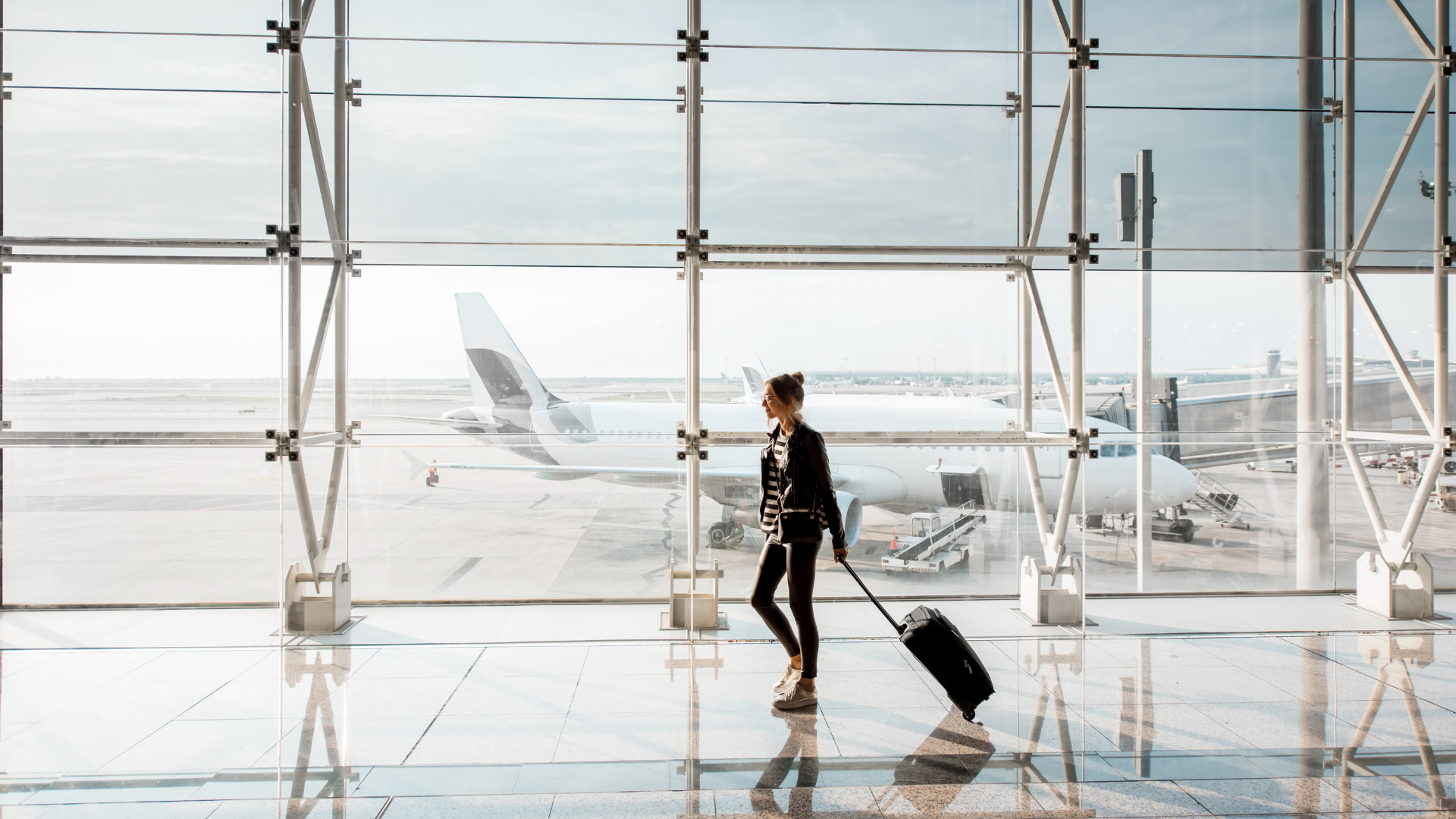 how many airports are in crete